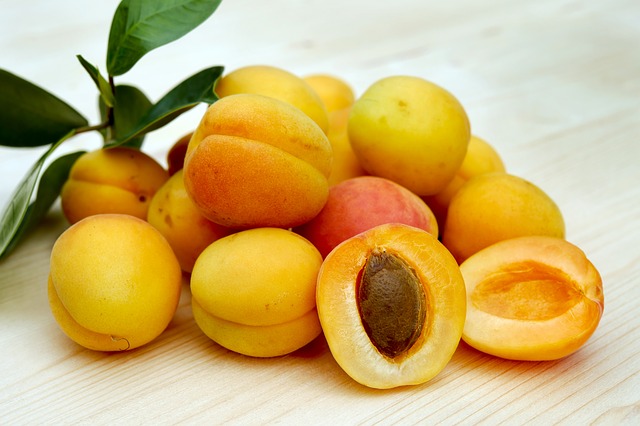 Apricots vs Figs